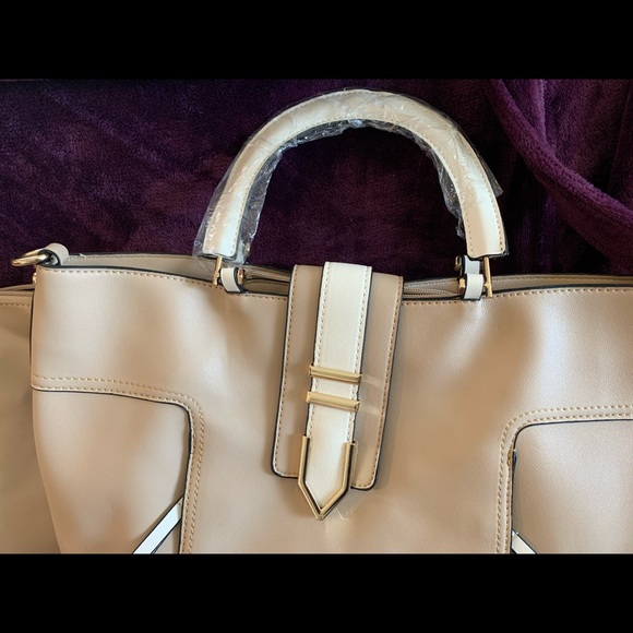 Cream colored tote bag! - Picture 5 of 6